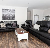 4 Bedroom Inner City Townhouse - SLEEPS 9  - Hervey Bay Accommodation