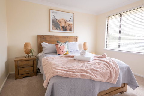 42 Rosemary Lane - Central Orange - Spacious Family Home - Quiet Lane - Hervey Bay Accommodation 0