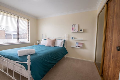 42 Rosemary Lane - Central Orange - Spacious Family Home - Quiet Lane - Hervey Bay Accommodation 2