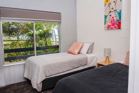 454 Charlton Esplanade Apartment - Hervey Bay Accommodation 1