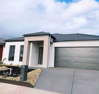 4Bed 2Bath Cozy Guesthouse in Tarneit - Hervey Bay Accommodation