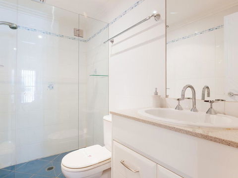 5 'The Outlook', 4 Ocean Parade - Overlooking Boat Harbour Beach And Ducted Air Conditioning - Hervey Bay Accommodation 2