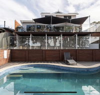 5 bedroom with POOL and Studio Vues Relaxantes - Tourism Hervey Bay