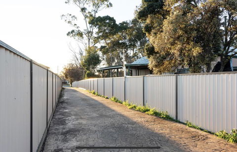5 Bedroom With POOL And Studio Vues Relaxantes - Hervey Bay Accommodation 3