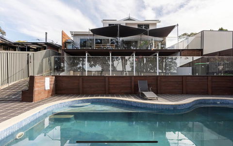 5 Bedroom With POOL And Studio Vues Relaxantes - Hervey Bay Accommodation 1