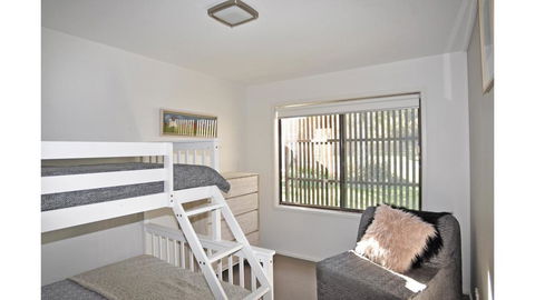 52 ON BAYVIEW - PET FRIENDLY (OUTSIDE ONLY) - Hervey Bay Accommodation 3