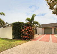6 Petrie Ave Marcoola Pet Friendly Linen supplied - Hervey Bay Accommodation
