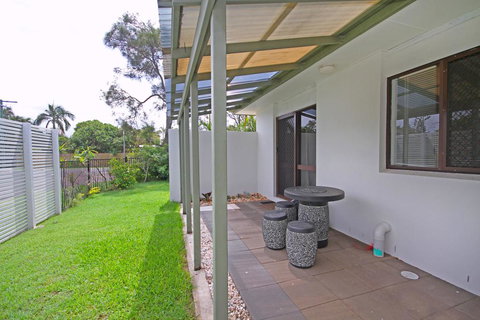 6 Petrie Ave, Marcoola, Pet Friendly, Linen Supplied - Hervey Bay Accommodation 3