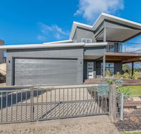7 Graydens Road Ventnor with Spectacular views - Hervey Bay Accommodation