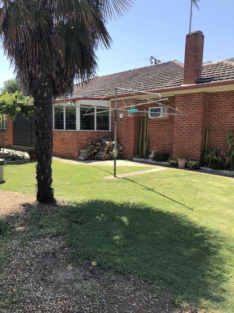 725 Myrtleford-Yackandandah Road - Hervey Bay Accommodation 0