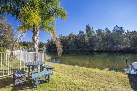 77 Lake Entrance Rd - Waterfront Wonder - Hervey Bay Accommodation 0