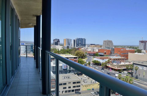 96 North Terrace Stylish Penthouse Apartment - Hervey Bay Accommodation 3