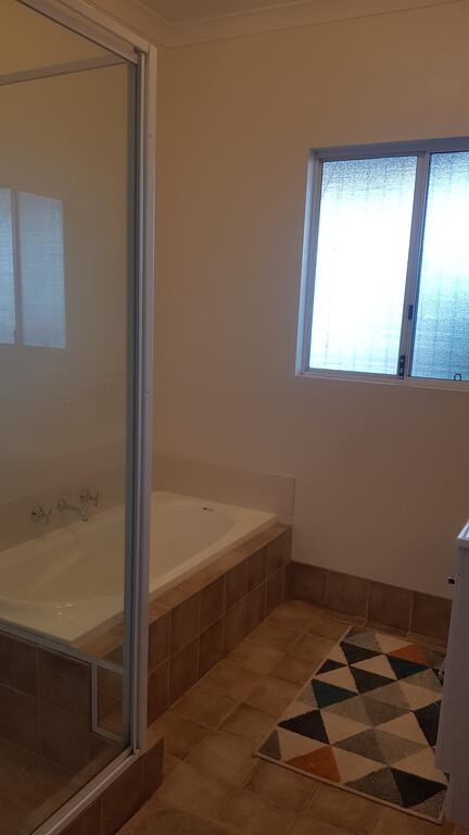 A Better Life Animal Sanctuary FarmStay - Private Two-Bedrooms, Lounge Room & Bathroom & Toilet, Shared Kitchen - Tourism Hervey Bay 2