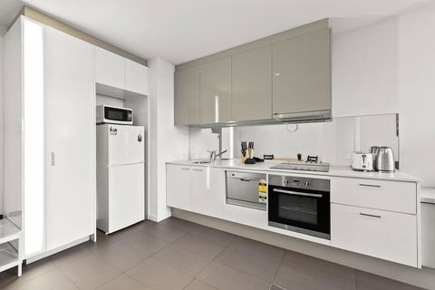 A Bright & Airy CBD Apt Next To Southern Cross - Tourism Hervey Bay 2