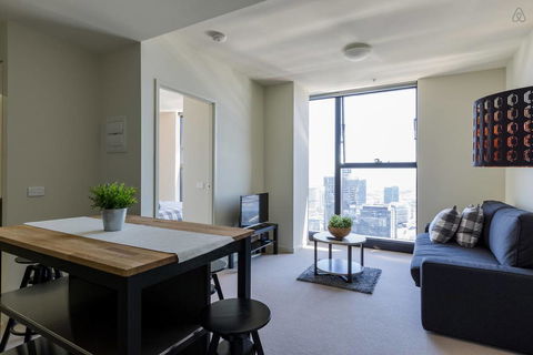 A Cozy CBD Suite With Spectacular City Views - Tourism Hervey Bay 0