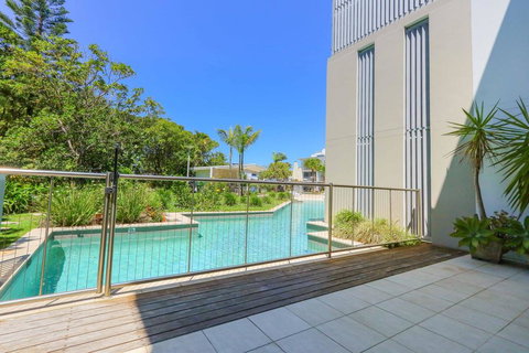 A Deluxe Swim Up - Drift Apartments South - Tourism Hervey Bay 1