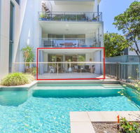 A Deluxe Swim Up - Drift Apartments South - Hervey Bay Accommodation