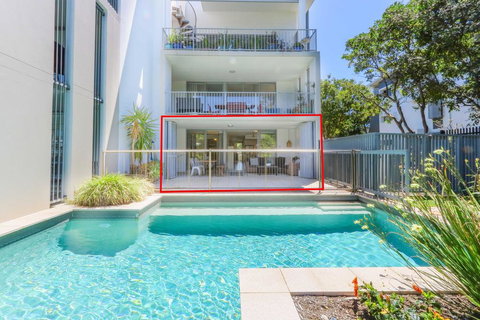 A Deluxe Swim Up - Drift Apartments South - Tourism Hervey Bay 0