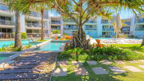 A Deluxe Swim Up - Drift Apartments South - Tourism Hervey Bay 3