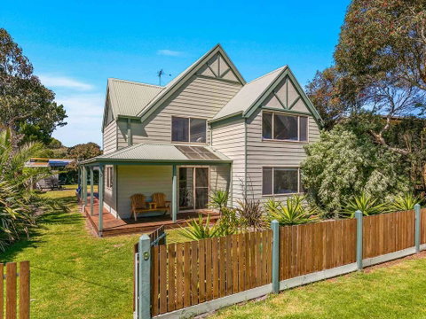 A La Plage - Hervey Bay Accommodation 0