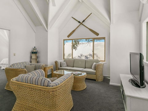 A La Plage - Hervey Bay Accommodation 2