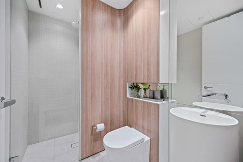 A Luxury Home Hidden In The Urban Oasis - Tourism Hervey Bay 3