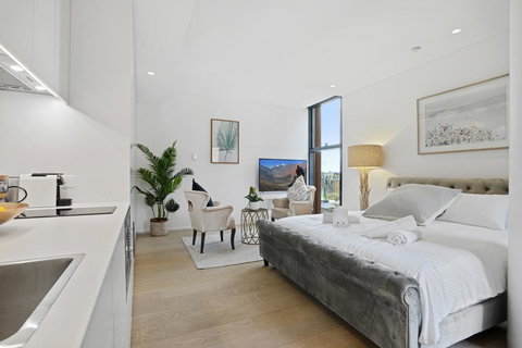 A Luxury Home Hidden In The Urban Oasis - Tourism Hervey Bay 0