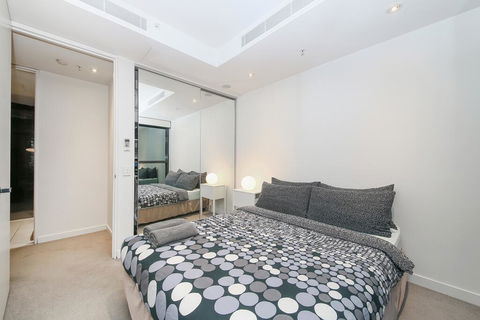 A Modern 2BR Apt Near Federation Square - Hervey Bay Accommodation 3