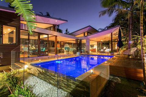 A PERFECT STAY - Amalfi Villa - Hervey Bay Accommodation 0