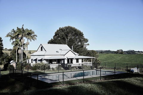 A PERFECT STAY - Benny's Cottage - Hervey Bay Accommodation 0