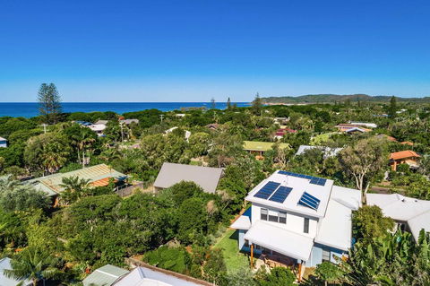 A PERFECT STAY - Shore Beats Work - Tourism Hervey Bay 1