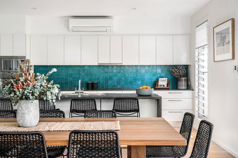 A PERFECT STAY - Shore Beats Work - Tourism Hervey Bay 0