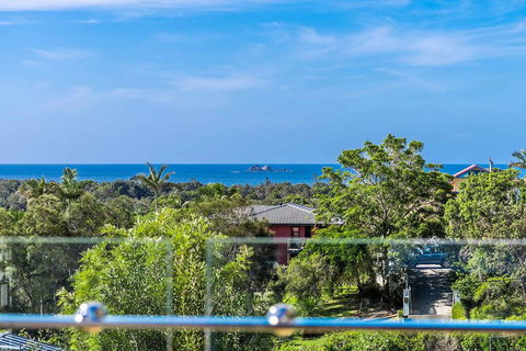 A PERFECT STAY - The Lookout - Tourism Hervey Bay 0