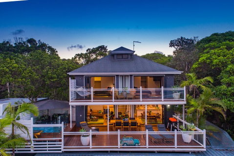 A PERFECT STAY - The Palms At Byron - Views Over Wategos Beach - Hervey Bay Accommodation 1