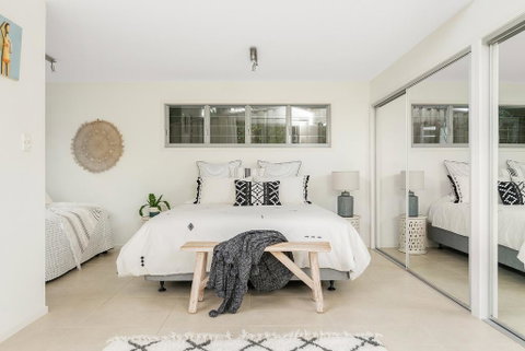 A PERFECT STAY - The White Rabbit - Hervey Bay Accommodation 1