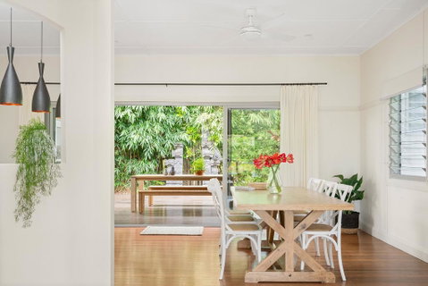 A PERFECT STAY - The White Rabbit - Hervey Bay Accommodation 0