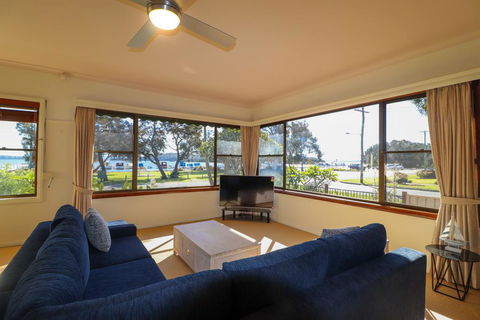 A Reflection On The Lake - Hervey Bay Accommodation 3