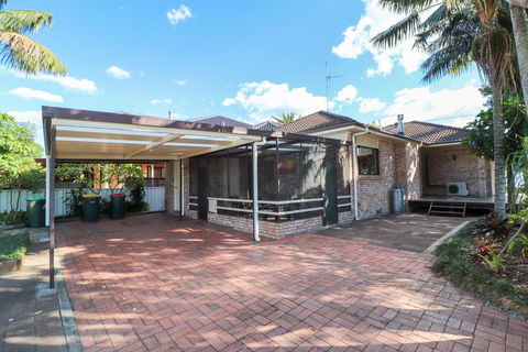 A Reflection On The Lake - Hervey Bay Accommodation 1