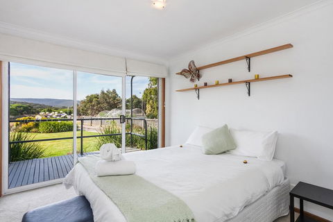 A River Bed Cottage - Tourism Hervey Bay 0