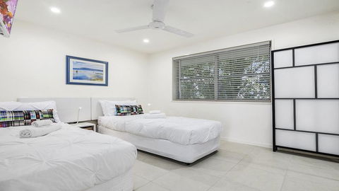 A Stylish Apartment With Noosa Views! - Unit 6 Yaringa 29 Noosa Drive - Tourism Hervey Bay 2