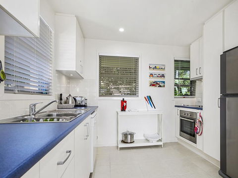 A Stylish Apartment With Noosa Views! - Unit 6 Yaringa 29 Noosa Drive - Tourism Hervey Bay 3