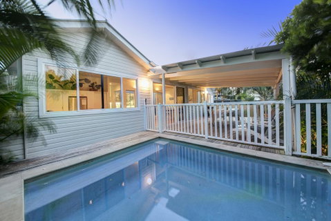 A Summer Cottage - Hervey Bay Accommodation 0