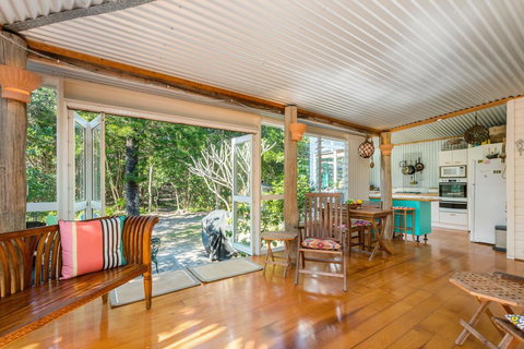 A SWEET ESCAPE - Beachcombers Cottage Beachfront - Tourism Hervey Bay 1