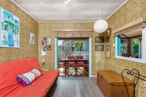 A SWEET ESCAPE - Beachcombers Cottage Beachfront - Tourism Hervey Bay 3