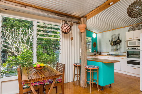 A SWEET ESCAPE - Beachcombers Cottage Beachfront - Tourism Hervey Bay 2