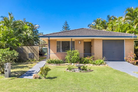 A SWEET ESCAPE - Carefree Beach Home - Hervey Bay Accommodation 0
