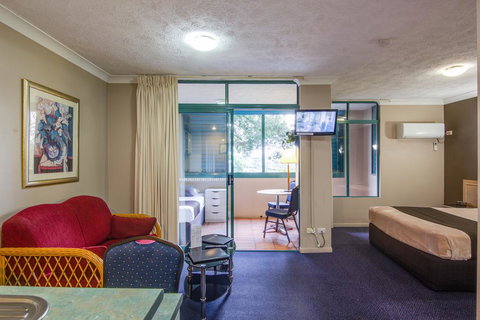 AAA Airport Albion Manor Apartments And Motel - Hervey Bay Accommodation 3