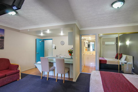 AAA Airport Albion Manor Apartments And Motel - Hervey Bay Accommodation 2