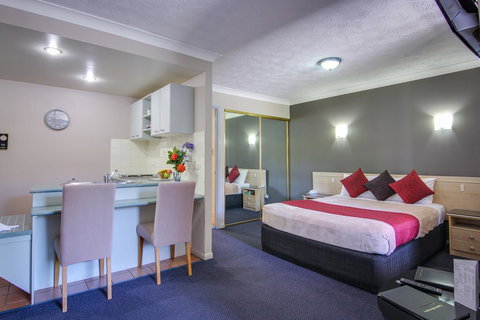 AAA Airport Albion Manor Apartments And Motel - Hervey Bay Accommodation 0