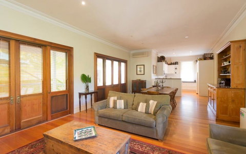 Abaleen House - Hervey Bay Accommodation 3